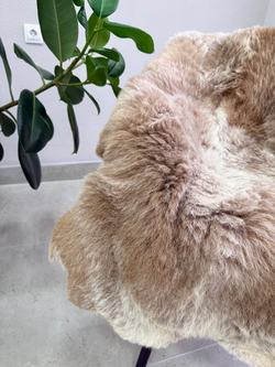 Шкура коврик меховой прикроватный овчина, 120х65 см.