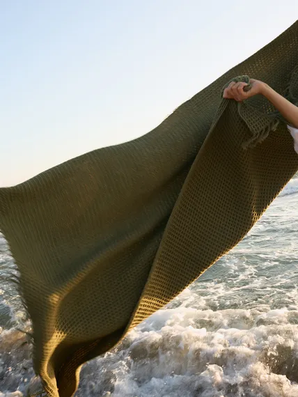 Плед из шерсти травянисто-зеленого цвета из коллекции essential, 130х180 см