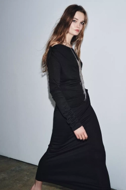 ZARA МЯГКОЕ ПЛАТЬЕ С БРОШЬЮ, ЧЕРНЫЙ