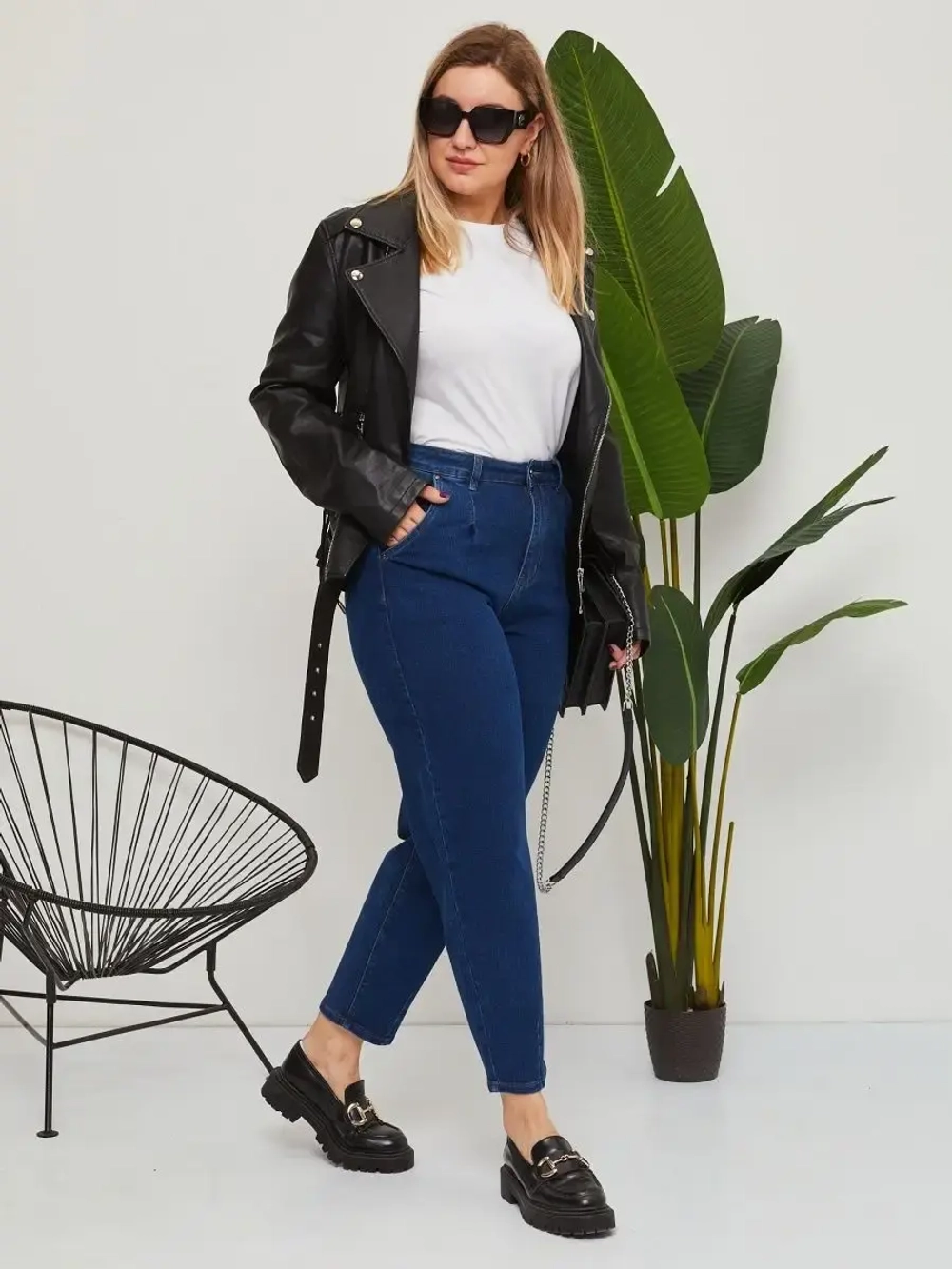 Джинсы с высокой посадкой мом фит бананы