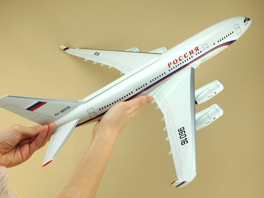 Модель самолета Ил-96-300ПУ (М1:100, СЛО Россия, RA-96016)