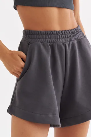 Шорты укороченные из премиум футера цвета антрацит