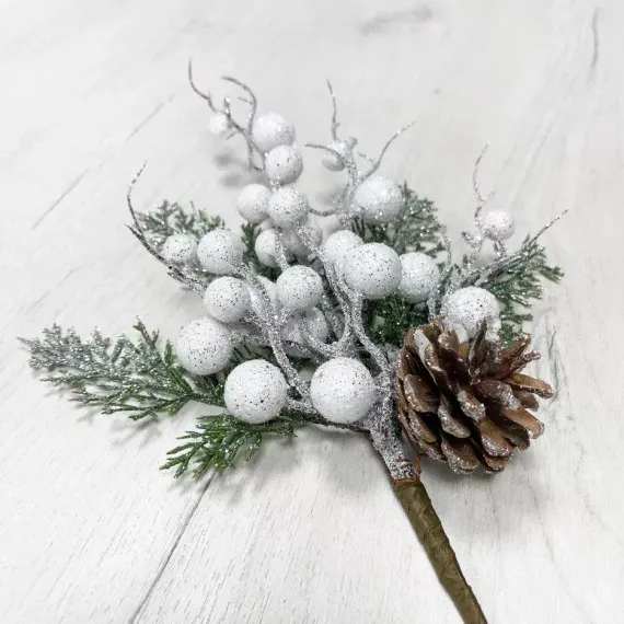 Ветвь заснеженная Блестящая с белыми ягодами и шишками 35 см., Christmas DeLuxe (89185)