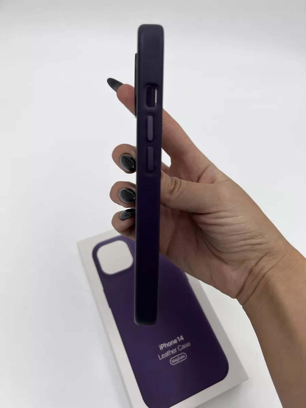 Кожаный чехол Leather Case iPhone 14 | Dark Cherry Темно-Фиолетовый