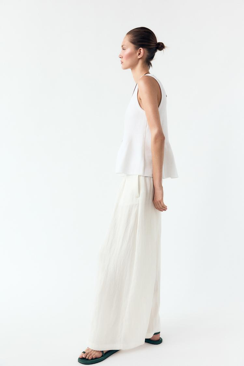 ZARA ТРИКОТАЖНЫЙ ТОП С БАСКОЙ, БЕЛЫЙ