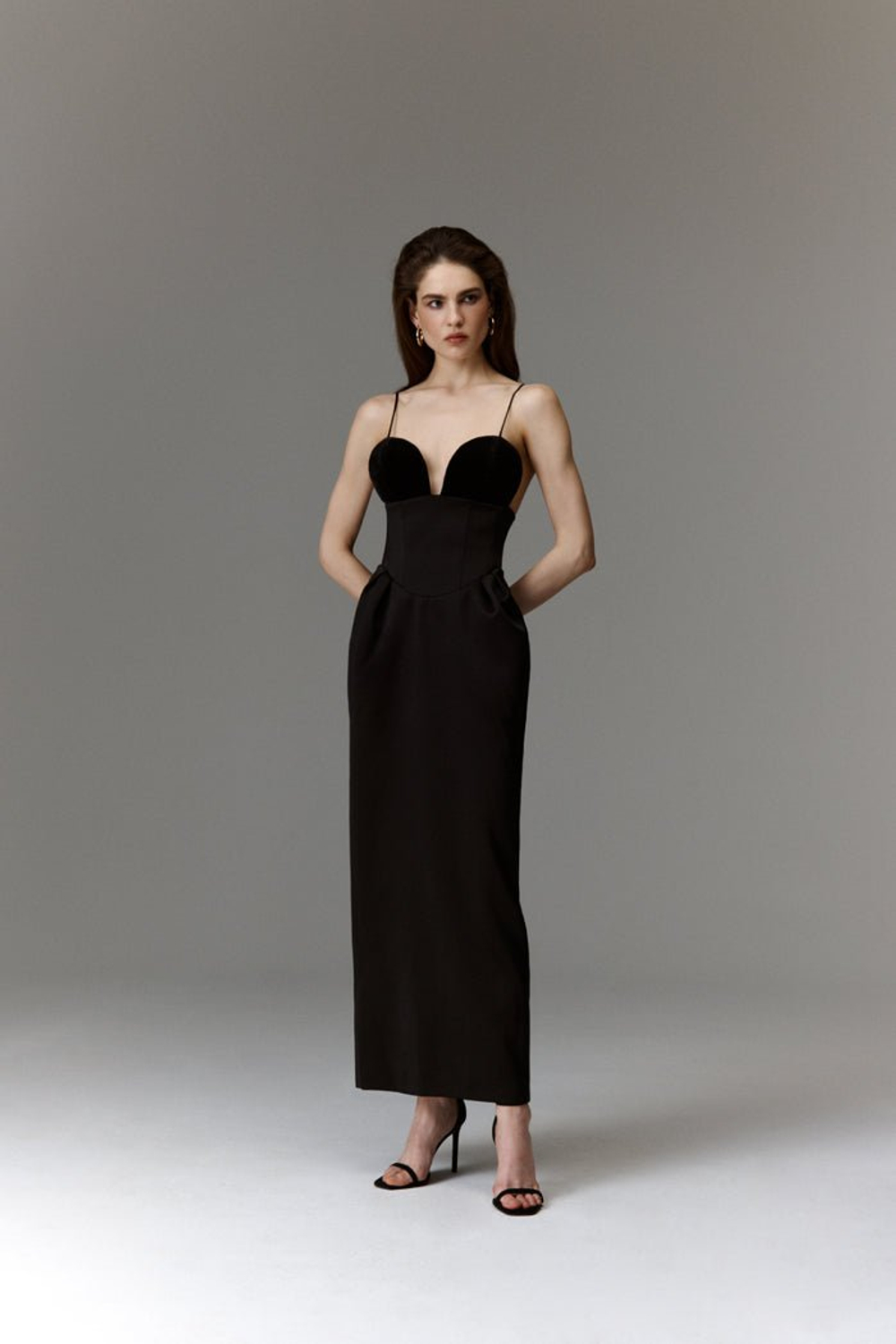 Платье миди удлиненное корсетное из бархата и сатина