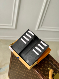 Louis Vuitton Brazza Wallet