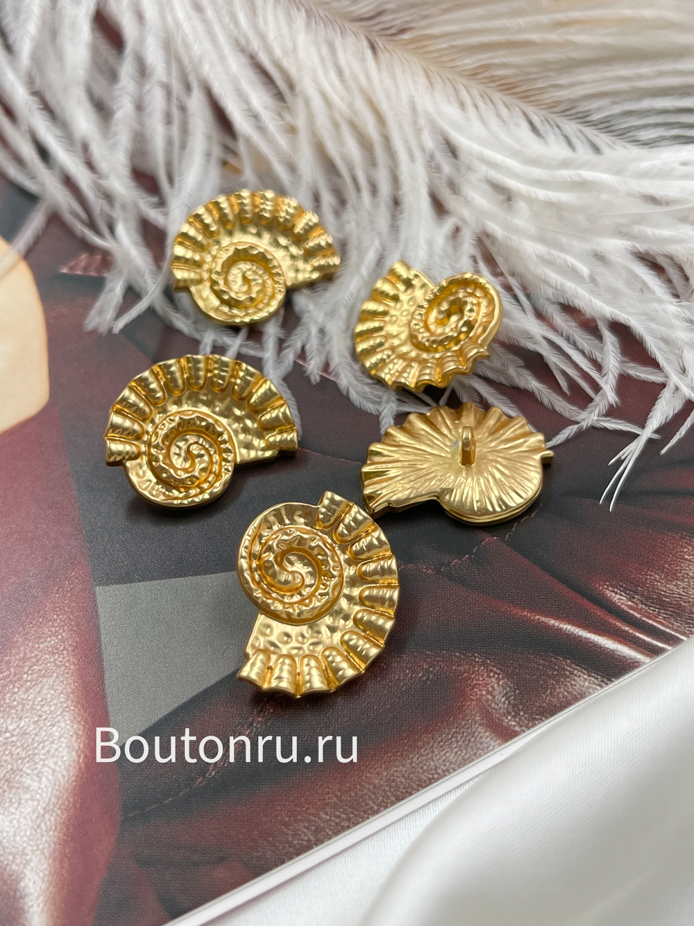 Пуговицы Скиапар. в форме ракушки матовое золото