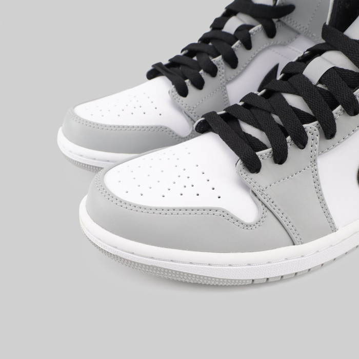 Кроссовки Jordan 1 Mid Light Smoke Grey артикул:554724-092 - купить в магазине Дайс
