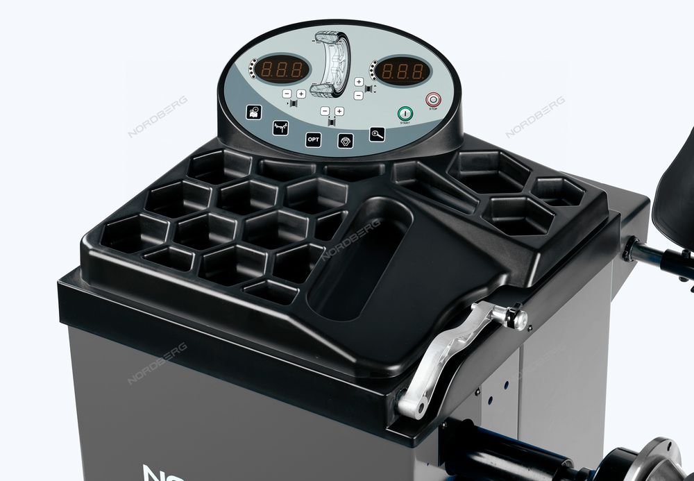 NORDBERG (4523N1G) Станок балансировочный с автоматическим вводом 2х параметров, лазером и автостопом (серый)