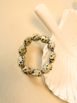 Браслет на резинке из далматиновой яшмы «Талисман равновесия»