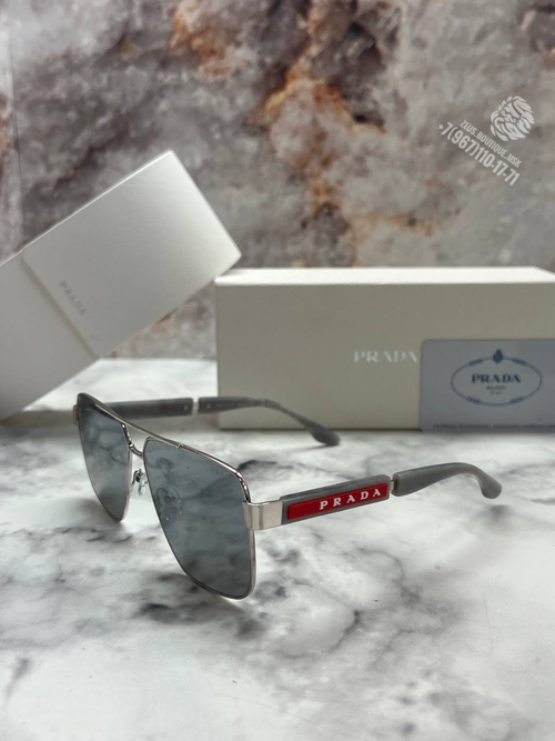 Солнечные очки Prada