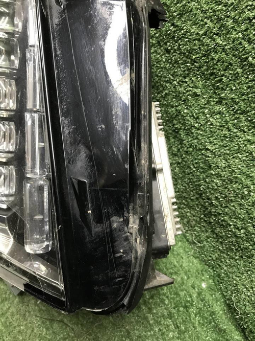 Битая Фара правая Cadillac Escalade 4 (14-20) LED