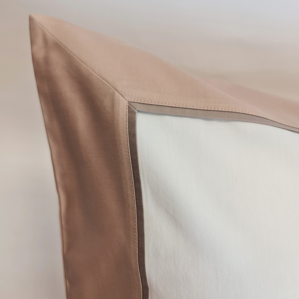 Постельное белье cемейное Сlaire&Caroll Frame белое с бежевым