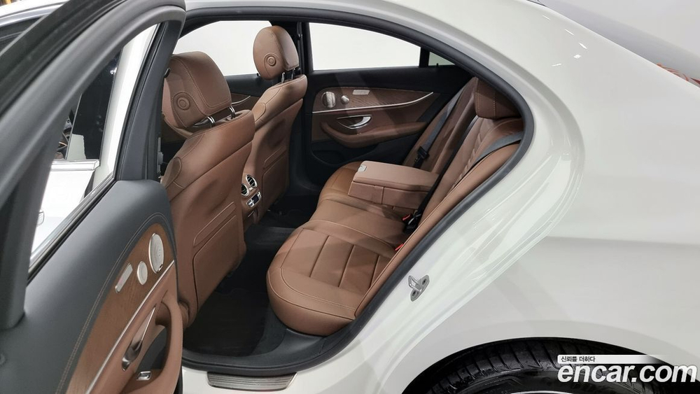 Mercedes-Benz E-Class W213 E300e 4MATIC Exclusive (05.2021)