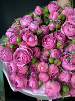 Букет кустовой пионовидной розы