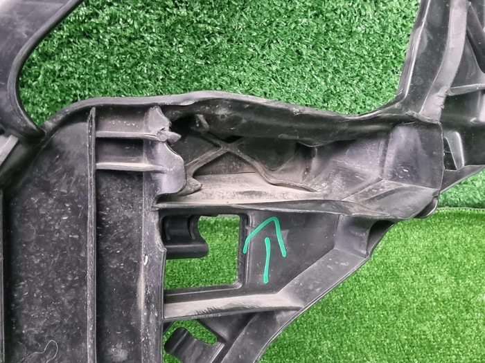 Кронштейн ПТФ правый BMW X1 F48 (2019-2022)