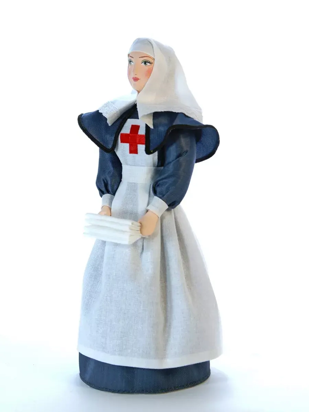Кукла фарфоровая Сестра милосердия