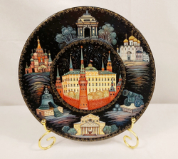 Сувенирная тарелка "Москва. Достопримечательности" с росписью (лаковая миниатюрная  живопись) в подарочном футляре
