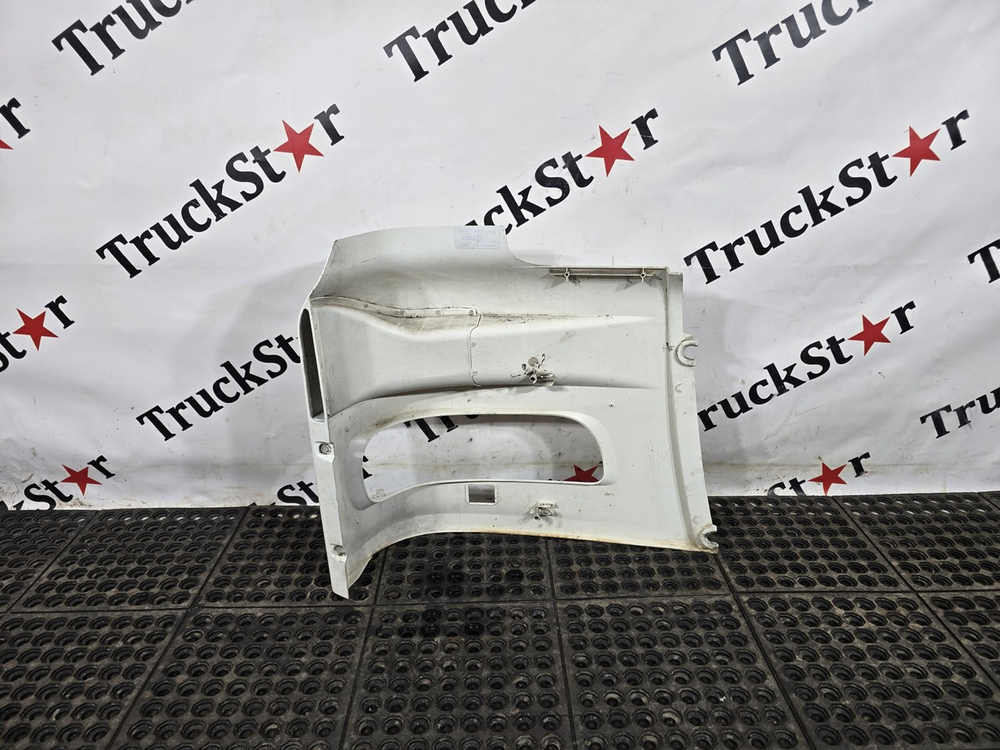 Облицовка фары левой