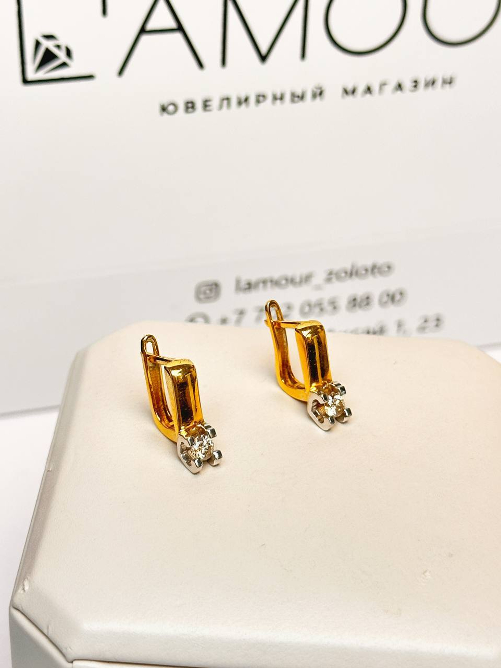 Серьги с бриллиантами из желтого золота