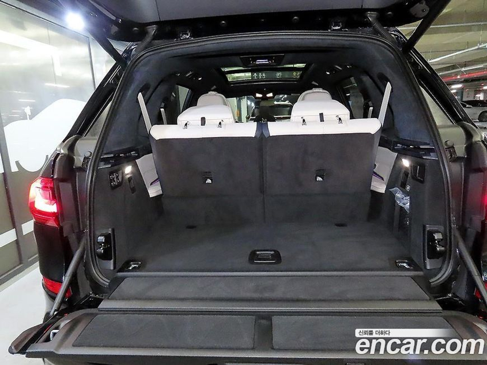 BMW X7 (G07) M50i 6-и местный (04.2021)