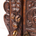 Антикварная настенная вешалка в классическом стиле