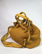 Женская плетеная сумка из натуральной винтажной кожи желтого цвета