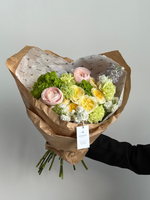 Сборный букет из гортензии, маттиолы, кустовых пионовидных роз, ранункулюсов и вибурнума