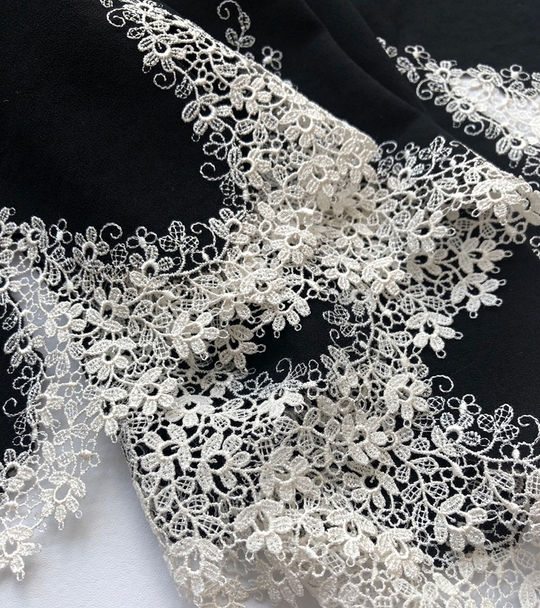 Тесьма шелк с выш., черный/молочн. BISCHOFF