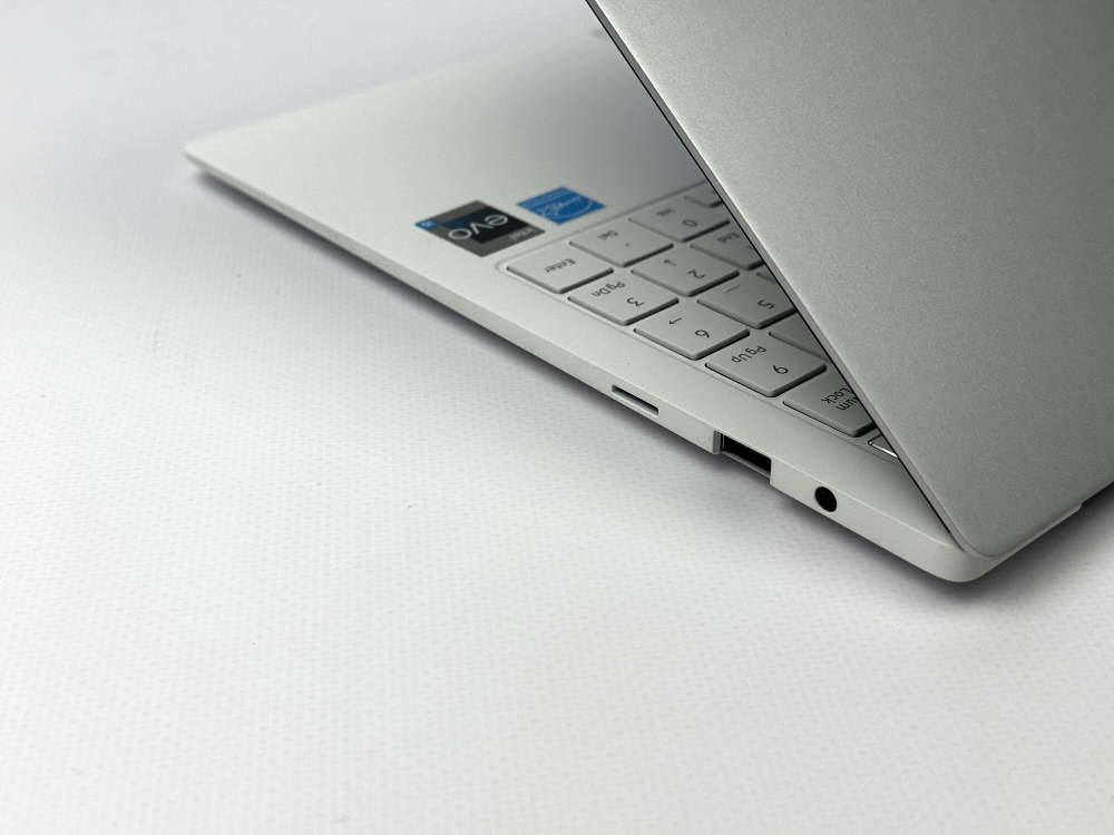 Ультрабук Samsung Galaxy 2 Pro i51240p/8GB(RAM)/512GB(SSD)15.3/FHD/60HZ/Win11