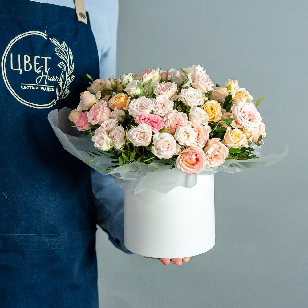 Кустовая роза в шляпной коробке Размер М