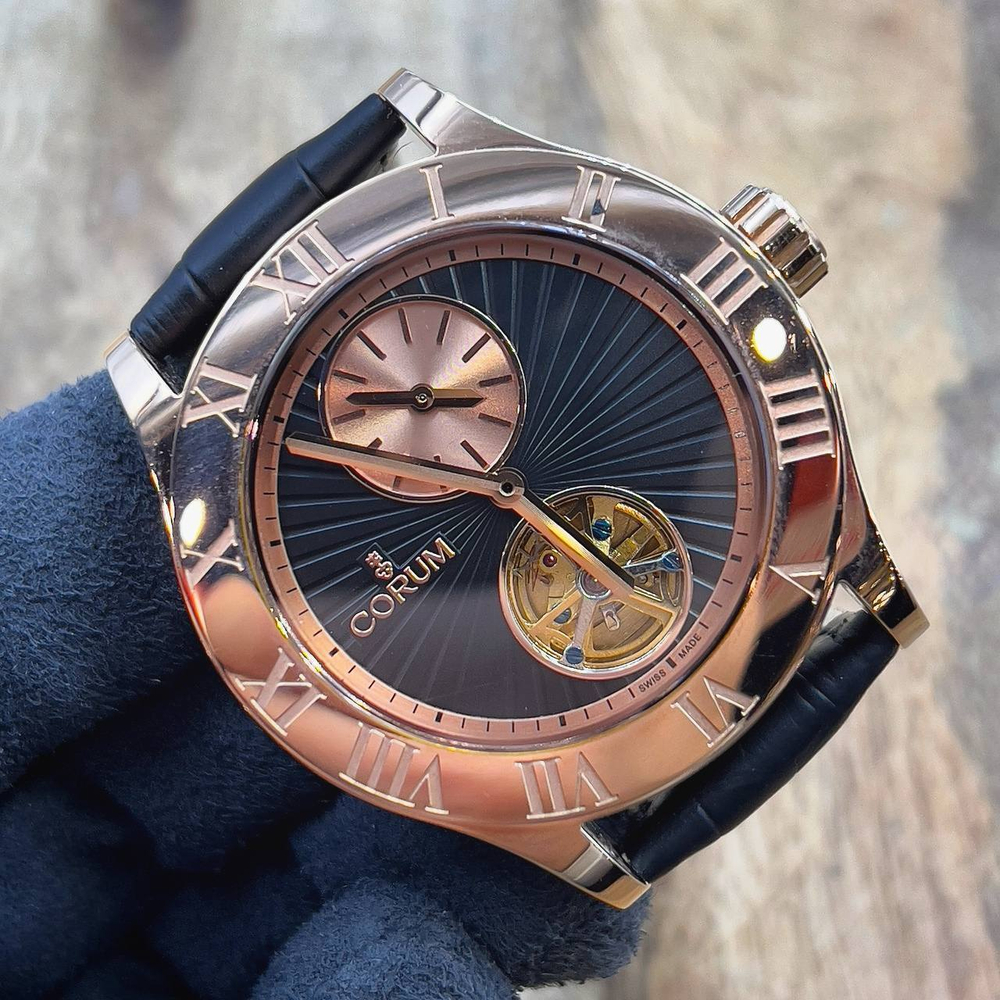 Часы Corum