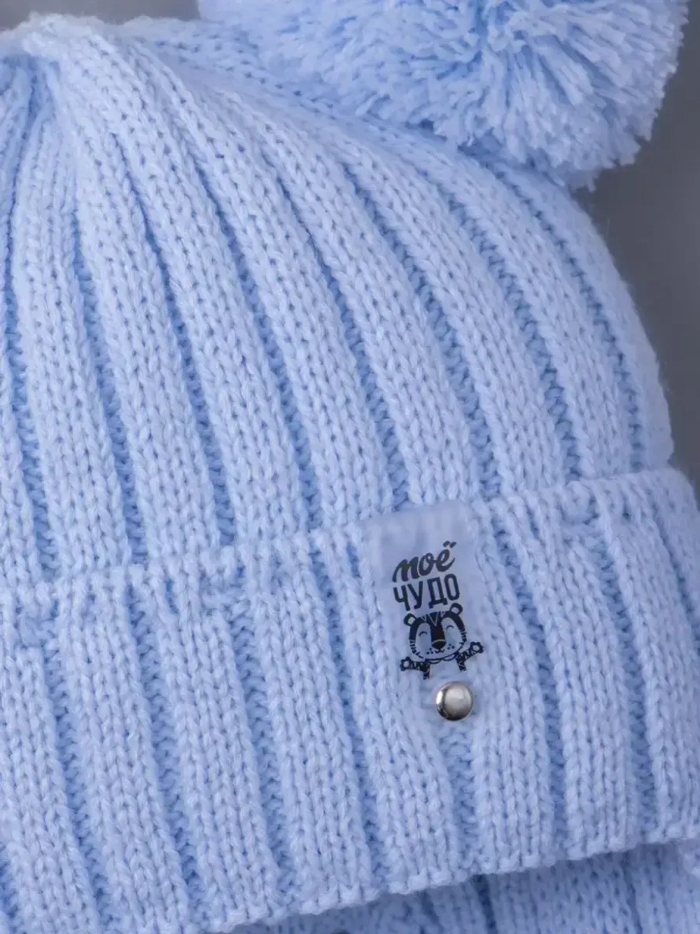 Шапка детская осенняя с завязками и помпонами