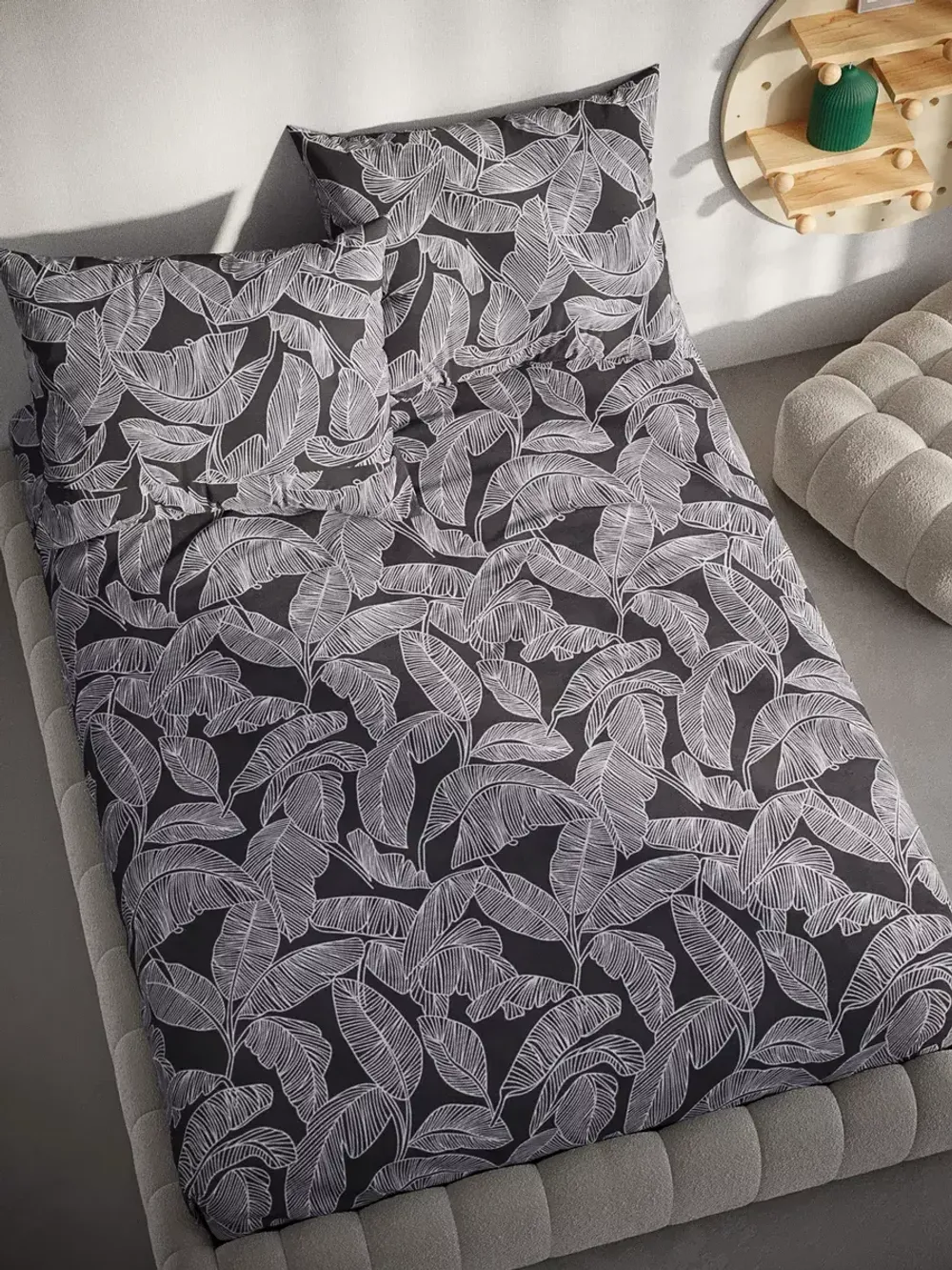 Постельное белье "Ферн" семейное   наволочки 50х70 2шт Простынь на резинке 160х200 см  Пододеяльник 145х215 см(2шт)  Сказка перкаль