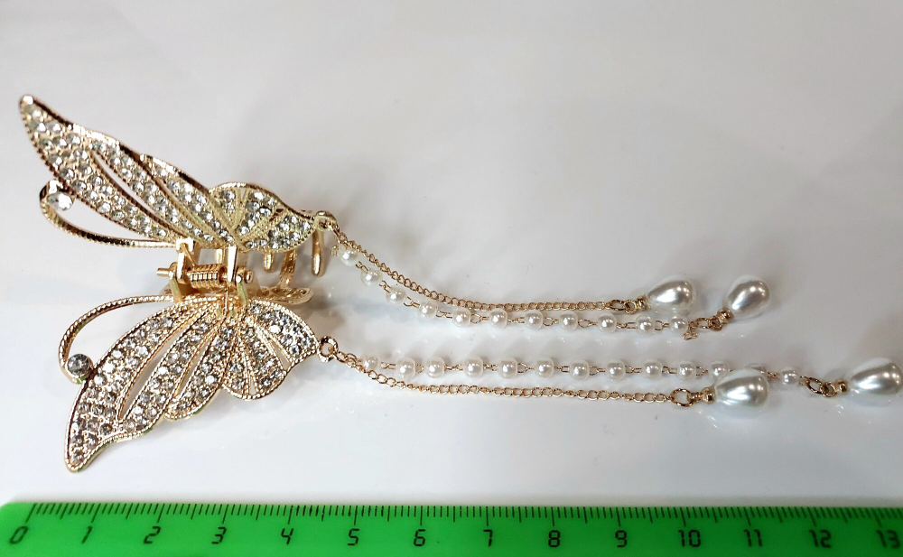 Заколка. Краб для волос универсальная. Для всех типов волос. Металлическая. с  кисточками из жемчужин (имитация). Цвет золото