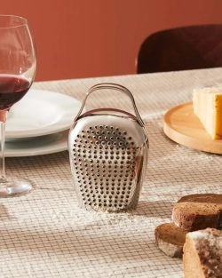 Alessi - Сыр, пожалуйста, терка для сыра с контейнером / артикул   CHB02  / GTIN 8003299379071