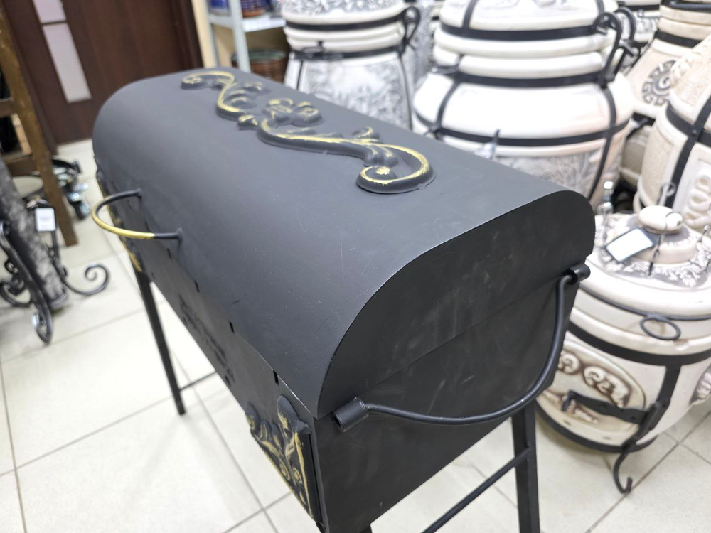 Если вы подбираете мангал купить в Казани и нужен компактный мангал 5 мм, рассмотрите мангал Сундучок с крышкой гриль: это складной мангал для дачи и выездов, который удобно перевозить и хранить, при этом он подходит как мангал для шашлыка, мангал для мяса и овощей и как мангал гриль с крышкой. Можно докупить решетку гриль, шампуры, совок и кочергу, а если нужен казан — отдельно подобрать подставку под казан и сам казан в магазине; доступна доставка по Казани и отправка по России.