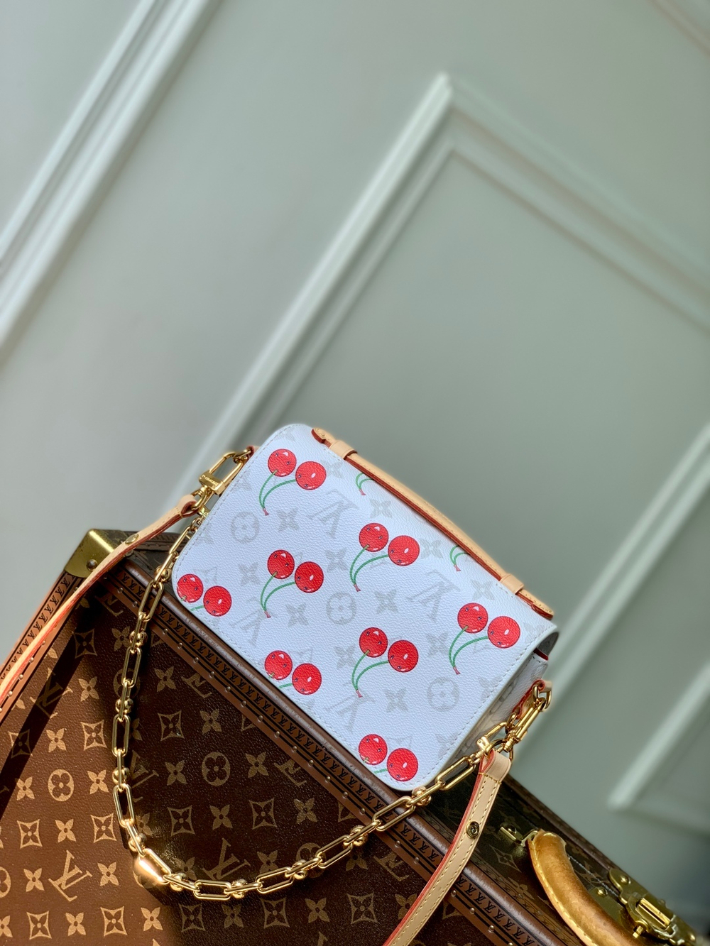 Louis Vuitton Pochette Metis East West