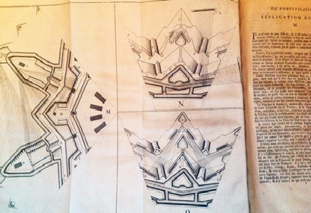 "Nouveaux plans et projets, pour fortifier, defendre,et attaquer les places".  Par feu monsieur De Landsbergen.  1758 г.