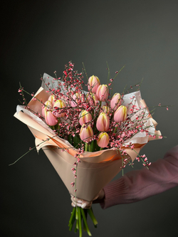 Сборный букет «Весенний комплимент»