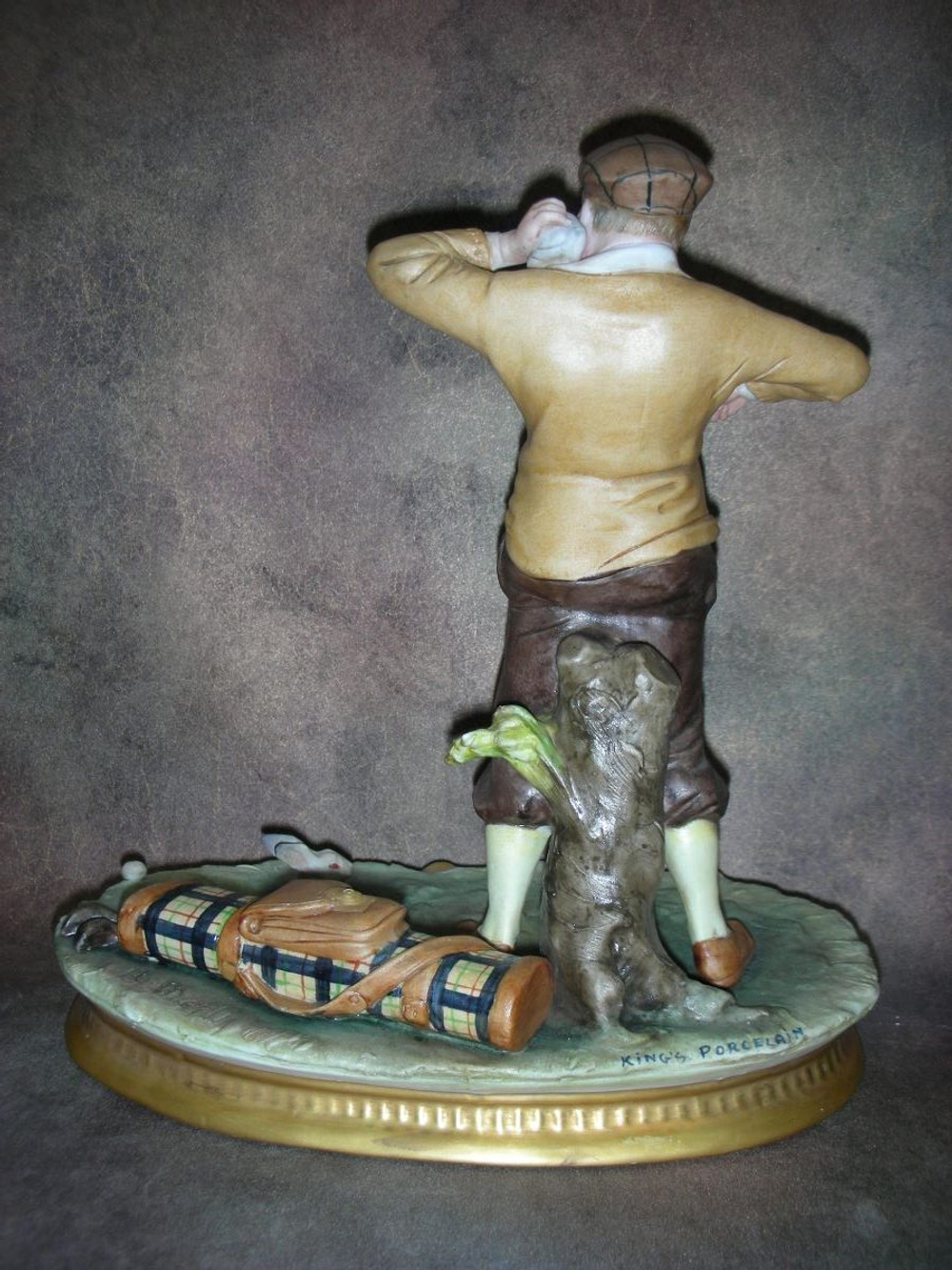 Статуэтка. Фарфор. Вот так гольф. Capodimonte. Италия