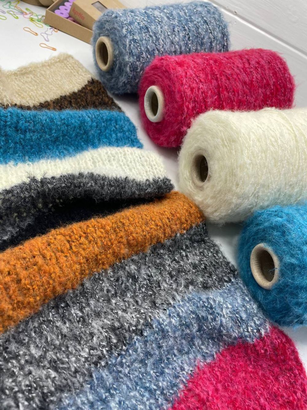 LAGOPOLANE 28% вспушенный меринос 42% полиамид 30% полиакрил