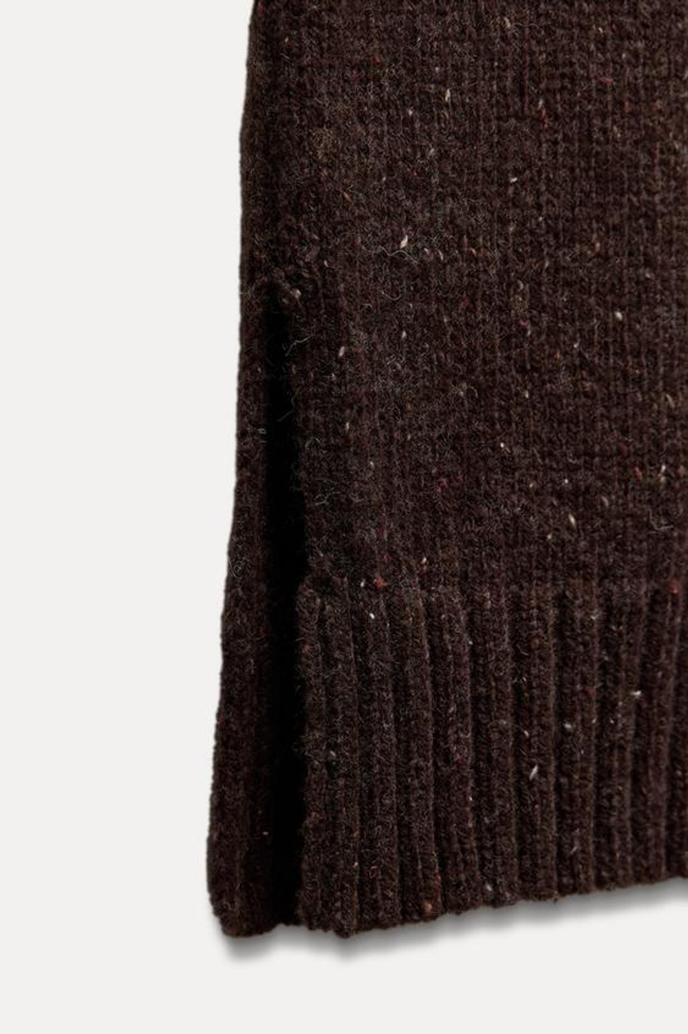 ZARA ТРИКОТАЖНЫЙ ЖИЛЕТ С V-ОБРАЗНЫМ ВЫРЕЗОМ, ТЕМНО-КОРИЧНЕВЫЙ