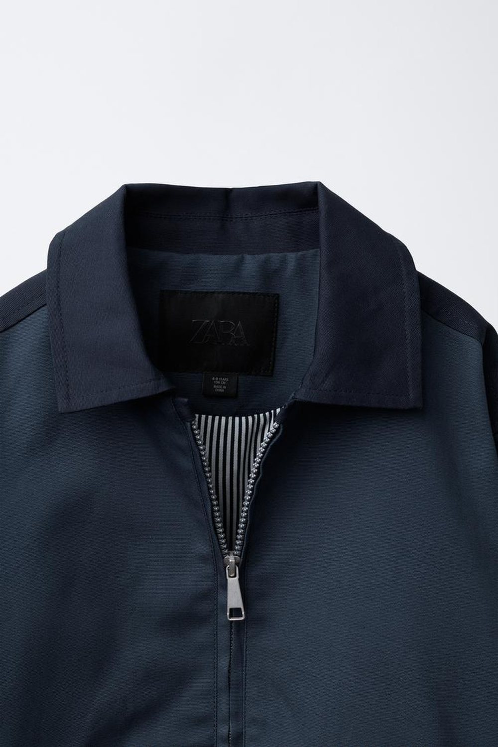 ZARA КУРТКА ИЗ САРЖИ В СТИЛЕ КОЛОР-БЛОК, СИНИЙ