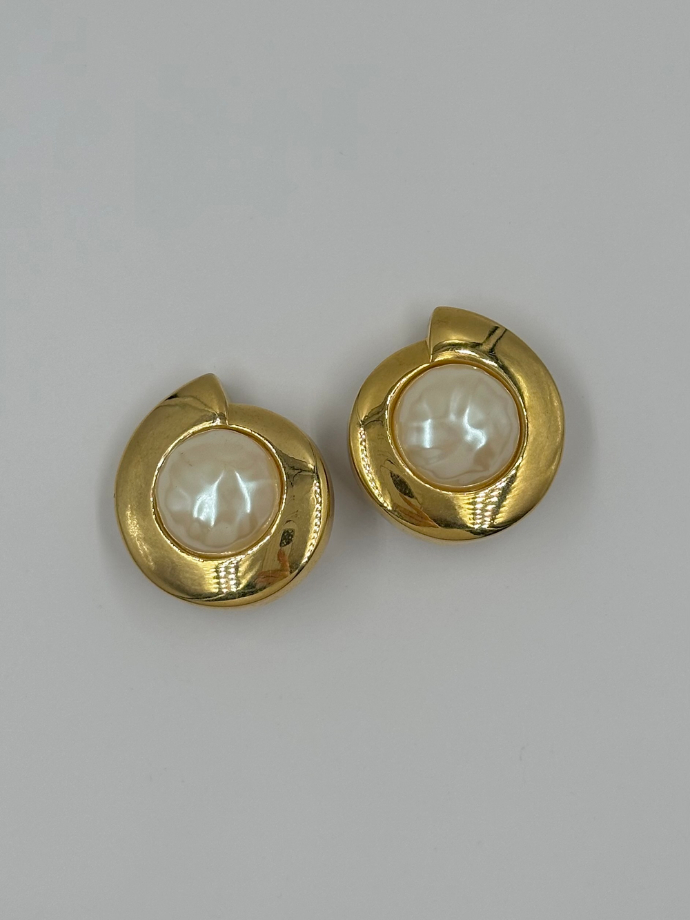 Клипсы с «жемчугом» Givenchy