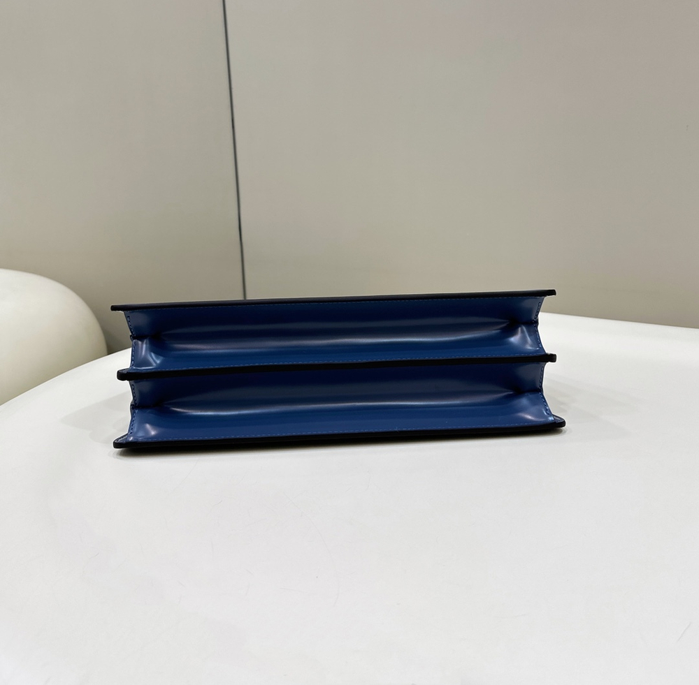 Fendi Peekaboo Cut Medium 34 cm