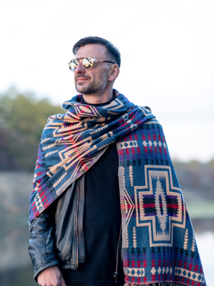 Палантин теплый с орнаментом Навахо