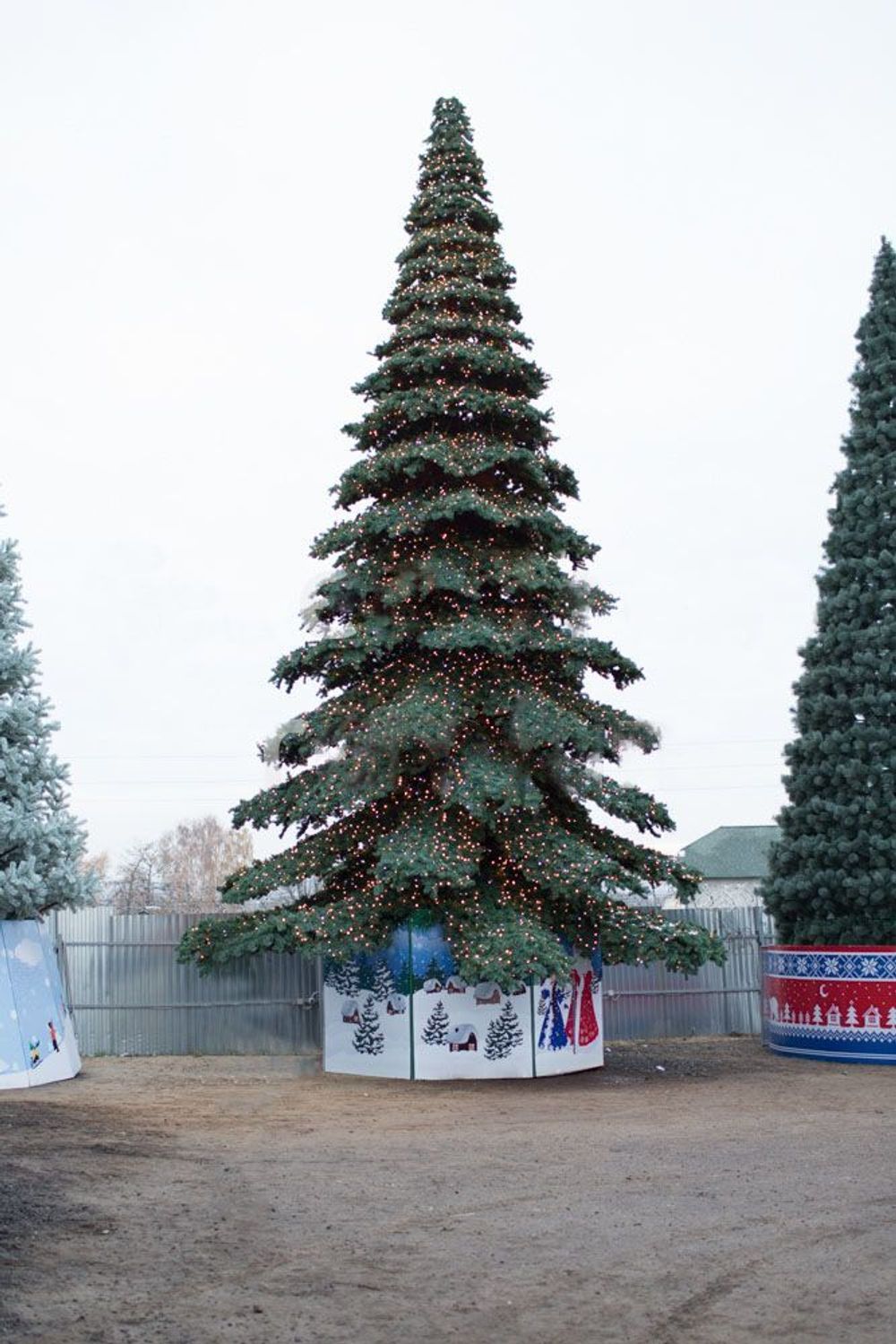 Уличная елка ствольная "Таежная" (пвх) от 11 до 21 м