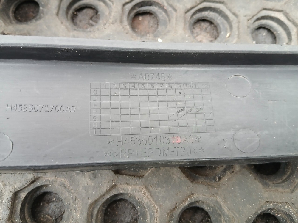 Накладка панели приборов левая 2023г.